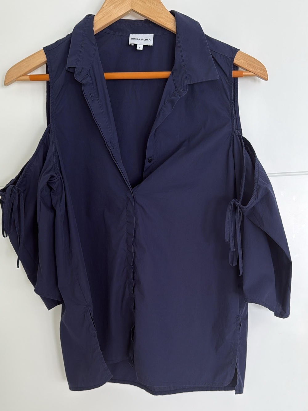 Cold-Shoulder Button-Front Navy Blouse by Bimba y Lola